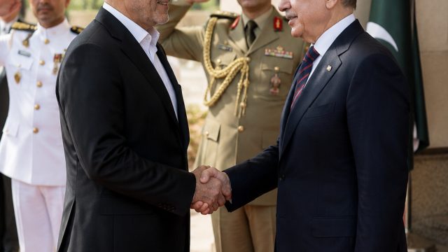Iran's Strategic Move: President Visits Pakistan Amid Peace Discussions